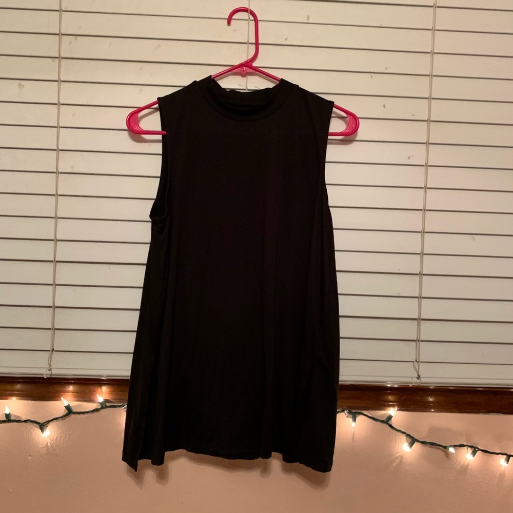 black turtle neck sleeveless shirt!!